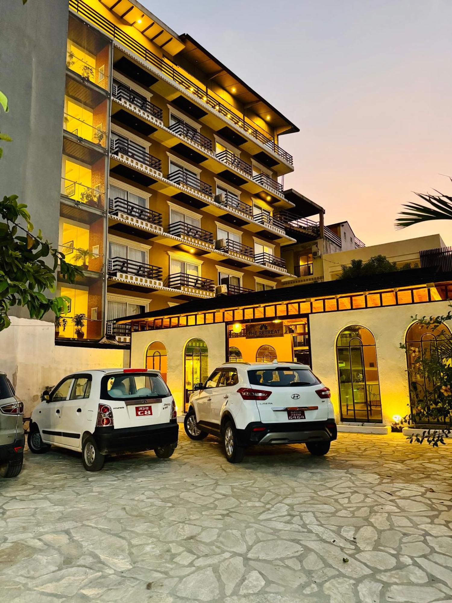 Bodhi Suites Boutique Hotel And Spa Pokhara Exteriör bild