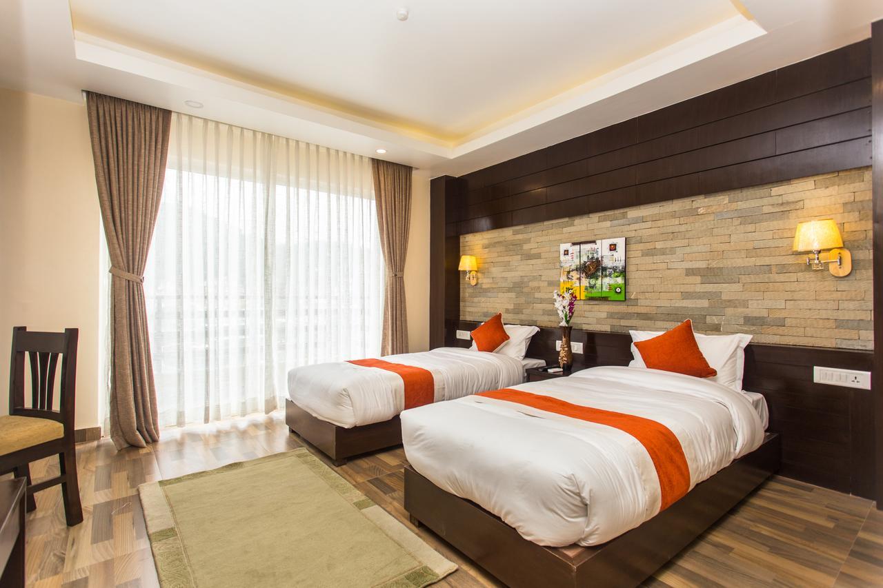 Bodhi Suites Boutique Hotel And Spa Pokhara Exteriör bild