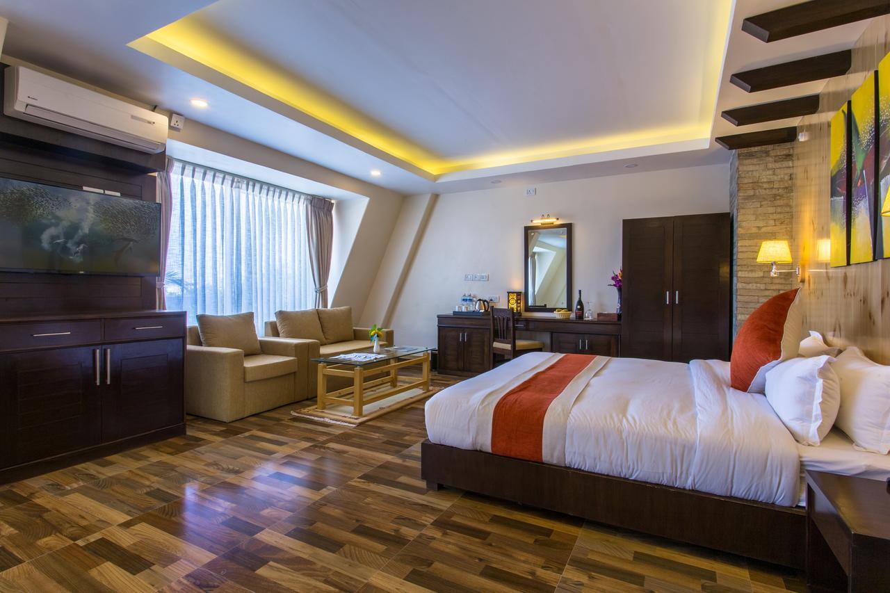 Bodhi Suites Boutique Hotel And Spa Pokhara Exteriör bild