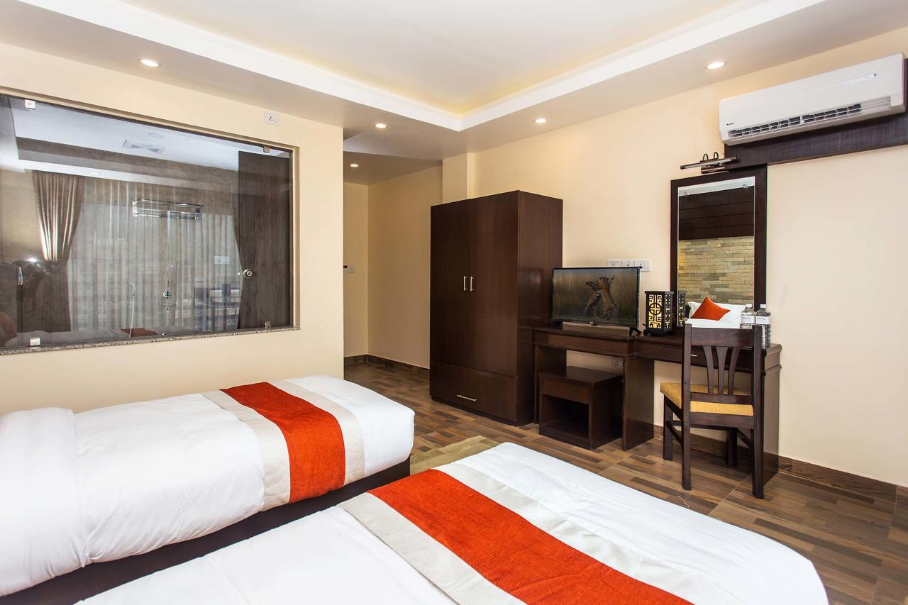 Bodhi Suites Boutique Hotel And Spa Pokhara Exteriör bild